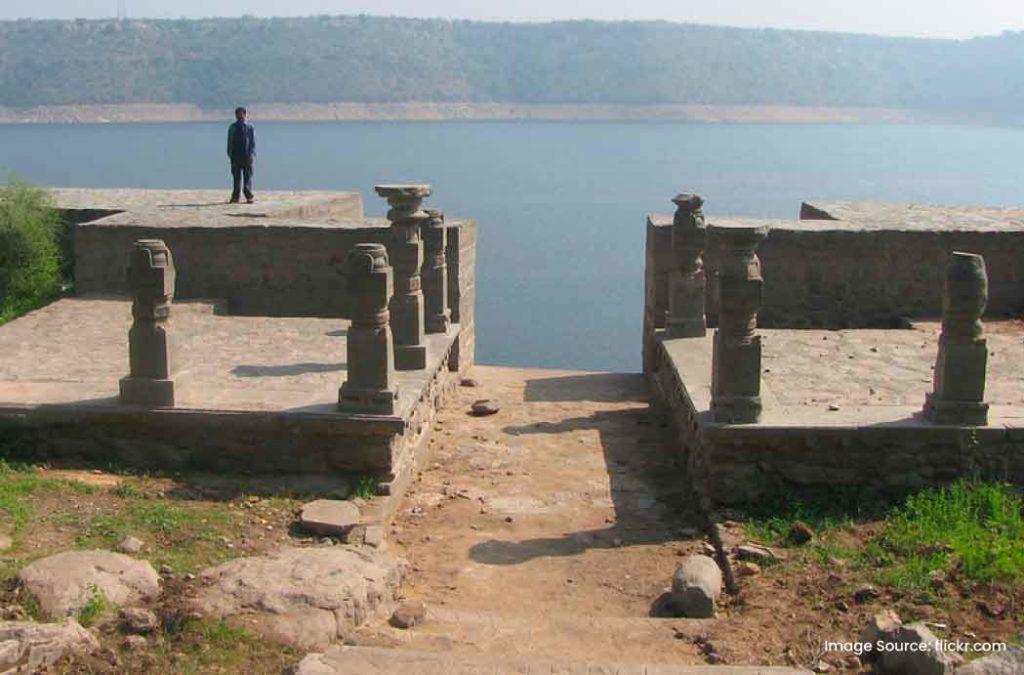 Explore Buddhist stupas, monasteries and museums in Nagarjunakonda, one of the popular places to visit in Andhra Pradesh.