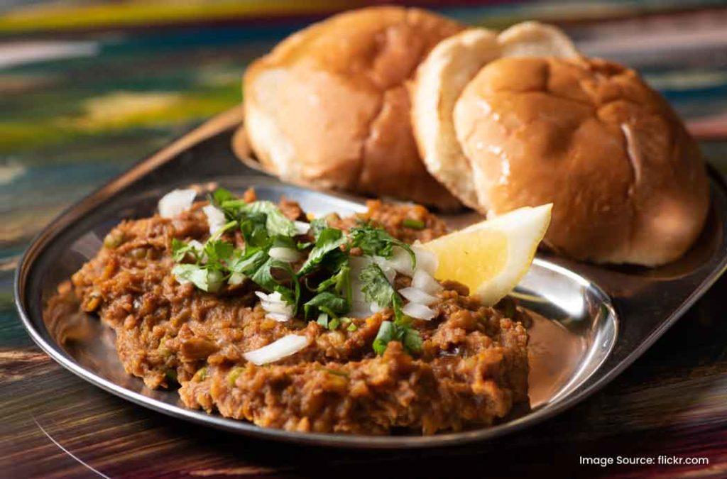 Check out the best and famous food of Maharashtra