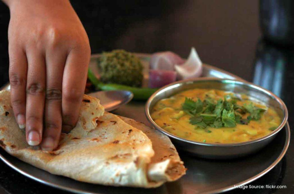 Check out the best and famous food of Maharashtra