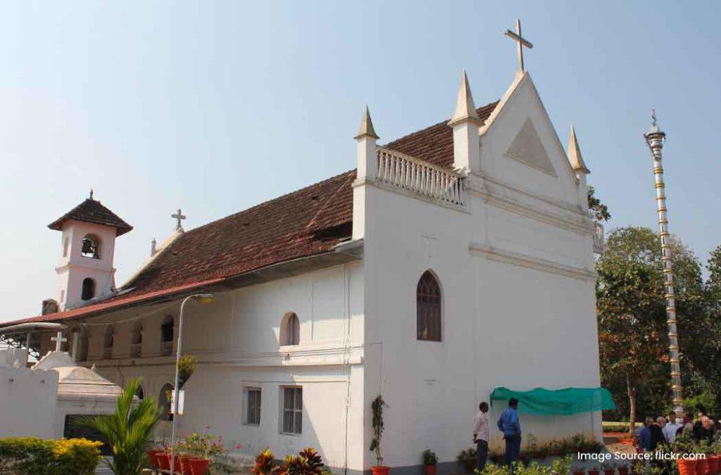 St. Mary’s Church (Valiapally) is one of the tourist places to visit in Kottayam.