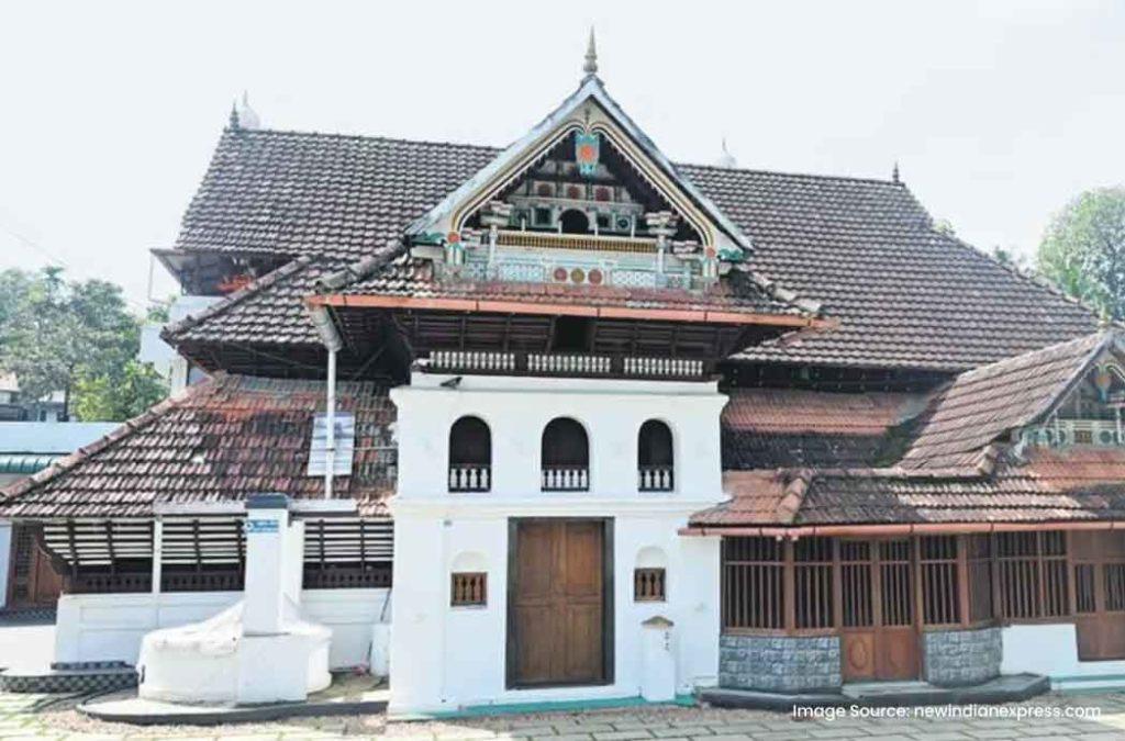 Thazhathangady Juma Masjid is one of the oldest mosques places to visit in Kottayam.