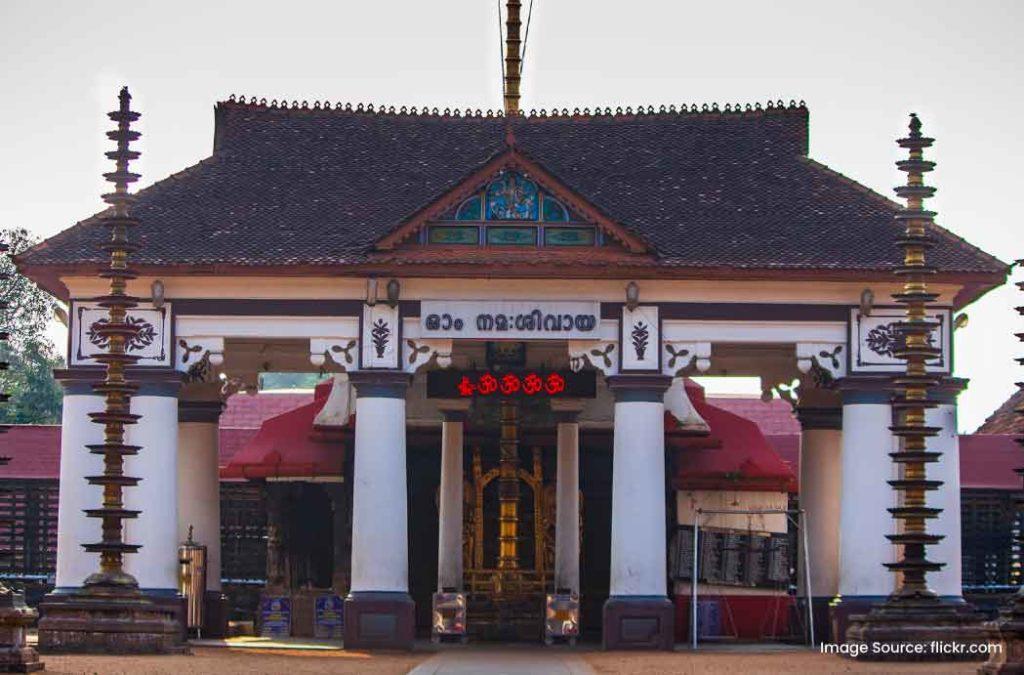 Vaikom Mahadeva Temple is one of the popular pilgrimage places to visit in Kottayam.