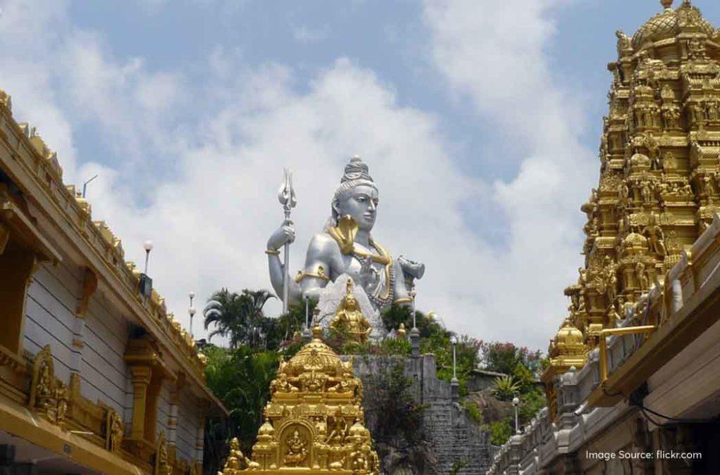 Worship and admire the sculpture of lord Shiva in Murudeshwar Temple on Mauni Amavas.