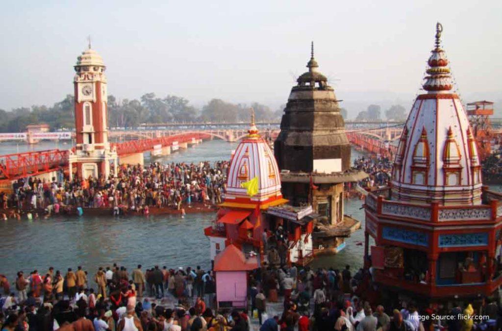 Take a holy dip in the Ganga river in Har Ki Pauri, Haridwar on Mauni Amavas.