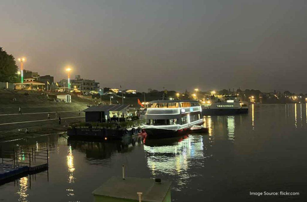 Take a holy dip at Sant Ravidas ghat, Varanasi on Guru Ravi Das Jayanti.