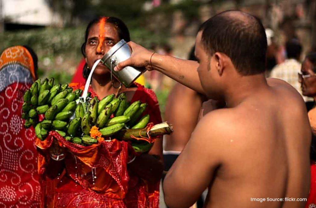 Witness devotees performing rituals in Kolkata at various ghats during Chhath Puja.